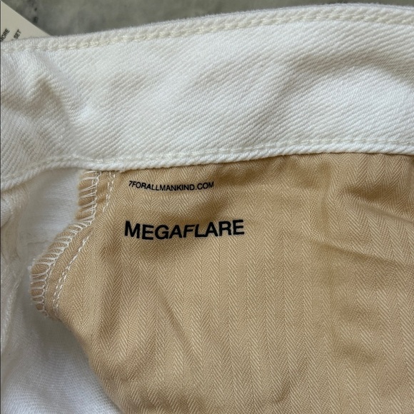 7 For All Mankind Megaflare White Jeans | 31 - Picture 10 of 10